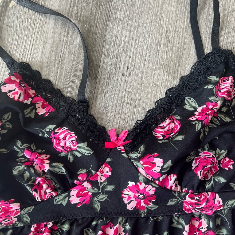 Marylin Monroe Elegant Floral Lace Pajama Set - Picture 4 of 6